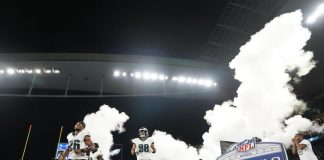 Jogadores da NFL entram na Arena Corinthians