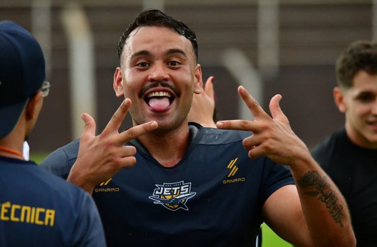 Atleta do São José Jets mostra alegria de jogar futebol americano