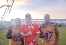 Jogadores de Cuiabá Arsenal e do anfitrião Porto Velho Miners.