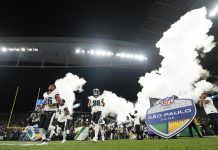 Jogadores da NFL entram na Arena Corinthians