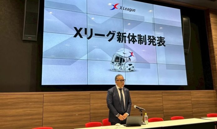 Presidente Ken Namikawa da Associação Japonesa de Futebol Americano na coletiva de imprensa sobre a nova estrutura da X-League. (Foto: Divulgação X. League)