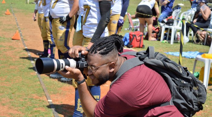 Canon aposta em IA esportiva e cria função futebol americano Fotógrafo esportivo Yan Barros, um dos principais fotógrafos de futebol americano no Brasil na atualidade. (Foto: Tiago Munden)