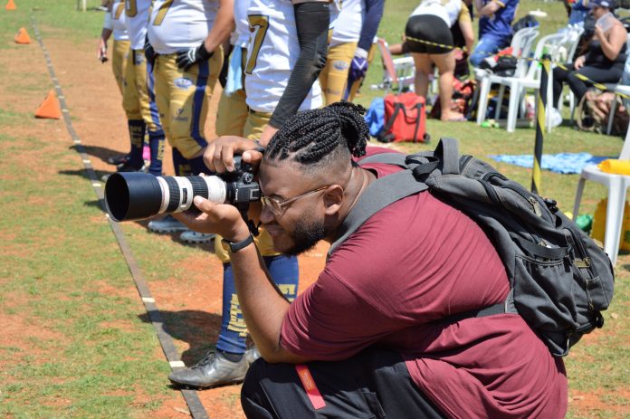 Fotógrafo esportivo Yan Barros, um dos principais fotógrafos de futebol americano no Brasil na atualidade. (Foto: Tiago Munden) Fotógrafo esportivo Yan Barros, um dos principais fotógrafos de futebol americano no Brasil na atualidade. (Foto: Tiago Munden)