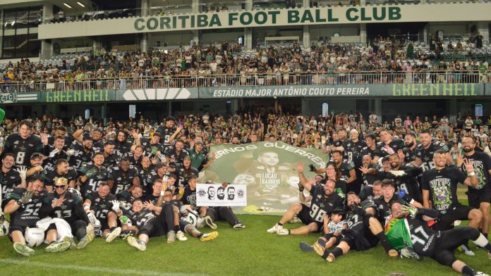 Croco conquista o tetracampeonato no Couto Pereira em 2025 e tira o cinturão do Mariners (Foto: Tiago Munden) Croco conquista o tetracampeonato no Couto Pereira em 2025 e tira o cinturão do Mariners (Foto: Tiago Munden)