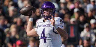 Portal de transferência transforma AAC em celeiro do college football Katin Houser se transferiu de East Carolina para Illinois após lançar para 3.300 jardas na temporada de 2025. (Foto: East Carolina Pirates Football)