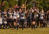 Silverhawks levantando pela quinta vez a taça de campeã estadual. (Foto: Yssara Kauanne)