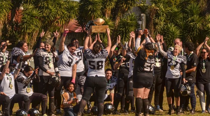 Curitiba Silverhawks conquista o pentacampeonato paranaense Silverhawks levantando pela quinta vez a taça de campeã estadual. (Foto: Yssara Kauanne)