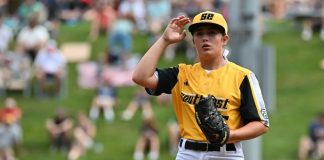Além de jogar flag, a jovem jogadora do Phenix City igualou o recorde de strikeouts de Mone Davis, uma figura lendária no torneio. (Foto Brett Crossley)