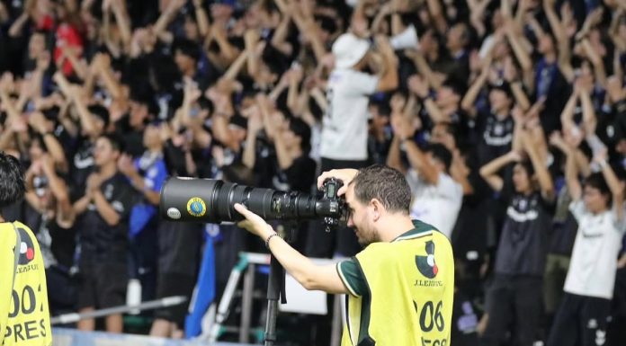 Fotógrafo boicota AFLE após exigências de entrega gratuita de imagens Lionel Piguet em jogo da J. League (Foto: Aki - Akii27)