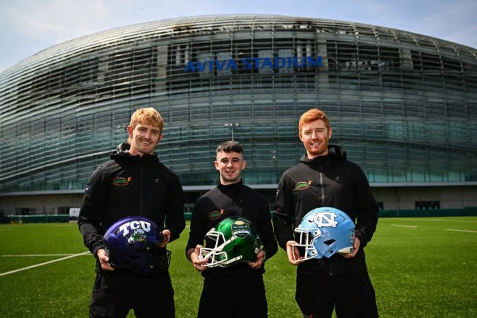 Anúncio da parceria do ALCFC no Aviva Stadium, em Dublin, com Darragh Leader, Jim Flannagan e Tadhg Leader, todos da Leader Kicking. | (Foto: Tyler Miller/Sportsfile) Anúncio da parceria do ALCFC no Aviva Stadium, em Dublin, com Darragh Leader, Jim Flannagan e Tadhg Leader, todos da Leader Kicking. | (Foto: Tyler Miller/Sportsfile)