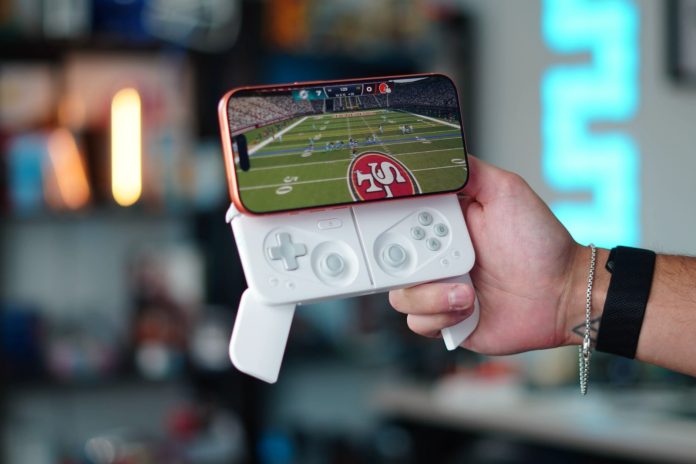 A versão também é compatível com controles físicos, uma alternativa importante para quem prefere uma experiência semelhante à dos consoles. (Foto: Divulgação Apple Arcade)
