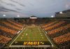 Kinnick Stadium, um dos estádios mais tradicionais do college football, inaugurado em 1929 (Foto: Divulgação Iowa Hawkeyes)