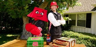 Pizza Hut escala Josh Allen para nova campanha de futebol americano Mascote da rede, Hutty e Josh Allen (Foto: Divulgação Pizza Hut)