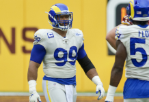Por que o retorno de Aaron Donald à NFL é diferente de outros?