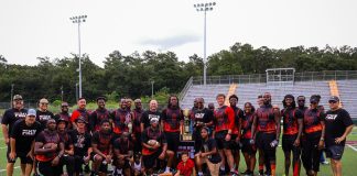 Bombeiros mantêm troféu contra policiais no flag football Os bombeiros levaram a melhor. (Imagem: Divulgação City of Tallahassee Fire Department)