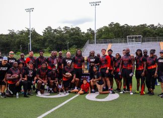 Bombeiros mantêm troféu contra policiais no flag football Os bombeiros levaram a melhor. (Imagem: Divulgação City of Tallahassee Fire Department)