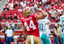 Juszczyk é multado pela NFL por comemoração com cerveja imaginária Comemoração rotineira de Juszczyk que dessa vez sofreu punição da NFL. (Imagem: Divulgação)