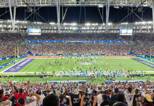 Apoteótico, Rio coloca Brasil como quinto maior palco da NFL em todo o mundo Após o field goal da vitória de Tyler Loop, o estádio vai abaixo, enquanto os jogadores dos Ravens correm para comemorar com o kicker. (Foto: Tiago Munden / Salão Oval)