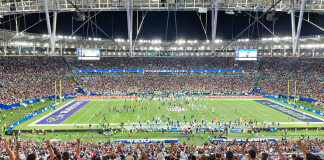 Apoteótico, Rio coloca Brasil como quinto maior palco da NFL em todo o mundo Após o field goal da vitória de Tyler Loop, o estádio vai abaixo, enquanto os jogadores dos Ravens correm para comemorar com o kicker. (Foto: Tiago Munden / Salão Oval)
