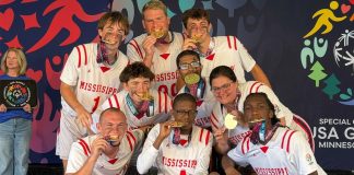 A equipe de flag football unificado da Ole Miss Special Olympics conquistou a medalha de ouro e o campeonato nacional durante o verão, em Minnesota. (Imagem: Divulgação University of Mississippi)