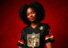 A tradição rubro-negra, a linguagem do futebol americano e o heritage da Mitchell & Ness fazem o mix nesse lançamento. (Imagem: Divulgação Grupo NTK Têxtil)