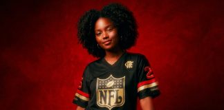 A tradição rubro-negra, a linguagem do futebol americano e o heritage da Mitchell & Ness fazem o mix nesse lançamento. (Imagem: Divulgação Grupo NTK Têxtil)