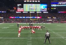 NFL muda regra após “truque” dos Patriots no telão Imagem de transmissão da CBS no jogo entre Patriots e Chiefs.