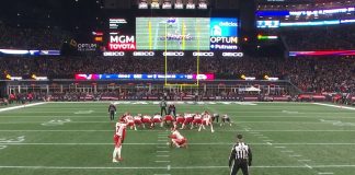 Imagem de transmissão da CBS no jogo entre Patriots e Chiefs.