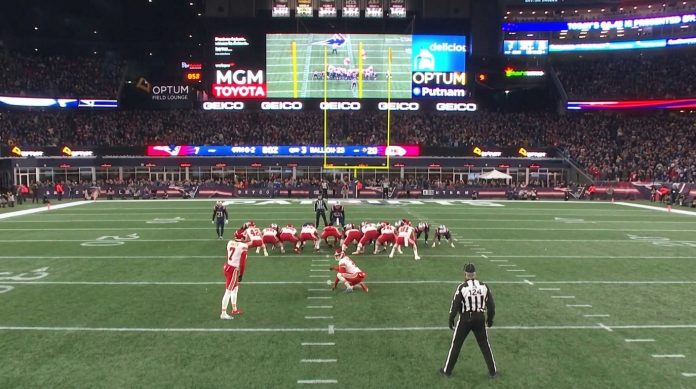 Imagem de transmissão da CBS no jogo entre Patriots e Chiefs. Imagem de transmissão da CBS no jogo entre Patriots e Chiefs.
