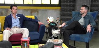 O streamer Clavicular (a esquerda) em entrevista à TMZ Sports (Imagem: Divulgação TMZ Sports)