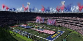 Flag ganha espaço nas escolas australianas com expansão da NFL Mais de 100 mil pessoas lotam estádio na Austrália no jogo da NFL. (Foto: Cam Inman)