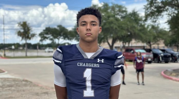 Ryder Flugence, prospecto da classe de 2029 vai para Polynesian Bowl 2028 Ryder Flugence (Imagem: Divulgação no X do atleta @RyderFlugence)