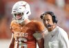 O quarterback do Texas, Arch Manning e o técnico Steve Sarkisian (Foto: Alex Slitz)