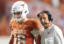 Arch Manning pede desculpas após polêmica com vídeo de IA O quarterback do Texas, Arch Manning e o técnico Steve Sarkisian (Foto: Alex Slitz)
