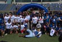 Dallas Cowboys, Luva de Pedreiro e flag: sábado especial para crianças no Rio Charlotte Jones, Roger Goodell e o mascote Rowdy ao lado das crianças durante o evento. (Foto: Tiago Munden / Salão Oval)