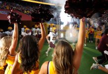 Wembley vira palco de festa do college football com 46 mil fãs Arizona State entra em campo para o kickoff do Union Jack Classic. (Foto: Tom Jenkins)