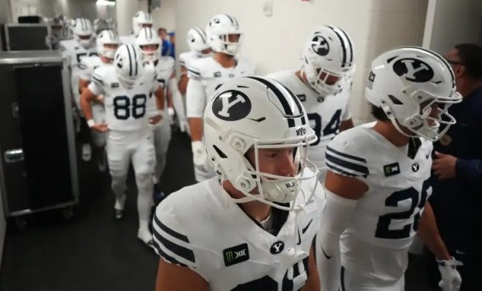 Jogadores da BYU deixam o vestiário para o segundo tempo contra Colorado State, no sábado, 19 de setembro de 2026, em Fort Collins, Colorado. (Foto David Zalubowski) Jogadores da BYU deixam o vestiário para o segundo tempo contra Colorado State, no sábado, 19 de setembro de 2026, em Fort Collins, Colorado. (Foto David Zalubowski)