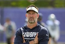 O técnico Brian Schottenheimer vem 'educando' os seus jogadores pro jogo no Maracanã. (Foto: Kirby Lee)