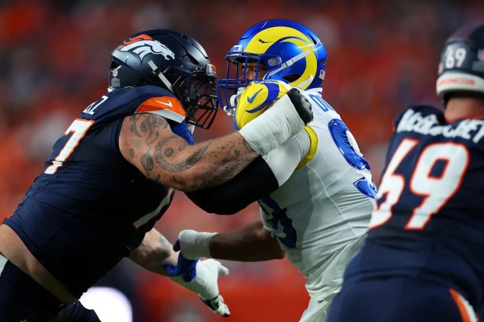 Aaron Donald (#99), do Los Angeles Rams, enfrenta Quinn Meinerz (#77), do Denver Broncos, durante o primeiro quarto. (Foto: Justin Edmonds) Aaron Donald (#99), do Los Angeles Rams, enfrenta Quinn Meinerz (#77), do Denver Broncos, durante o primeiro quarto. (Foto: Justin Edmonds)