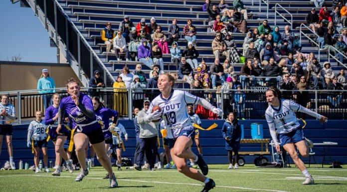 Jogo entre UW-Stout e University of Northwestern–St. Paul, que iniciaram seus programas de College Flag Football em 2025. (Imagem: Divulgação UW-Stout Athletics)