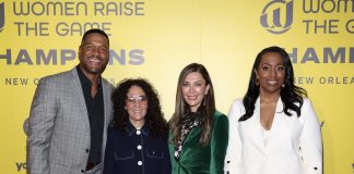 Grand Slam of Flag anuncia torneio feminino com premiação de US$ 500 mil Da esquerda: Michael Strahan e Constance Schwartz-Morini (cofundadores da SMAC Entertainment), Tish Galindo (Fundadora do Women Raise the Game e da The 360 Agency) e Tamala Barksdale (sócia e diretora de estratégia da The 360 Agency, também cofundadora do Women Raise the Game)