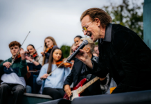 U2 faz show do intervalo de jogo da NFL na Netflix